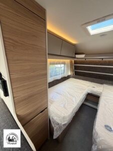Dethleffs Nomad 490 EST el. Fußbodenhe Glattblech – Ansicht 4
