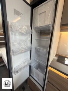 Dethleffs Nomad 490 EST el. Fußbodenhe Glattblech – Ansicht 5