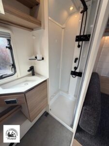 Dethleffs Nomad 490 EST el. Fußbodenhe Glattblech – Ansicht 9