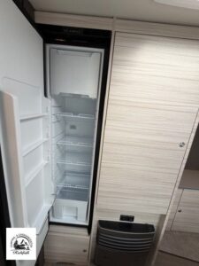 Dethleffs c'joy 420 QSH LED-Beleuchtung Toiraumfenster – Ansicht 6