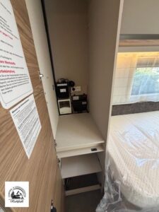 Dethleffs Camper 460 EL el. Fußbodenhei Auflastung – Ansicht 12